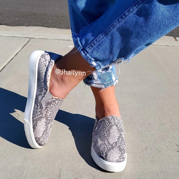 Lt Grey Snake skin Slip on sneaker - Picture 3 of 8